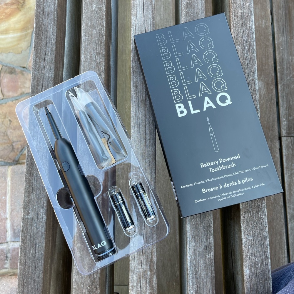 BLAQ Battery powered toothbrush
